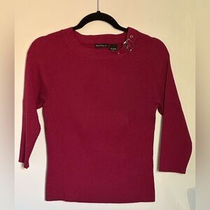 Bentley A . Sweater. Size S . Maroon color.